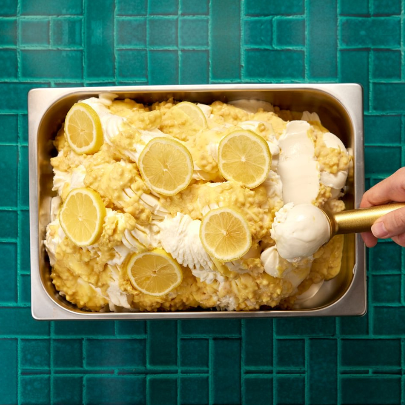 Lemon drizzle biscuit gelato