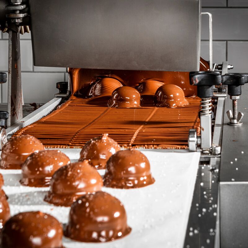 Chocolate World: choosing the right machine