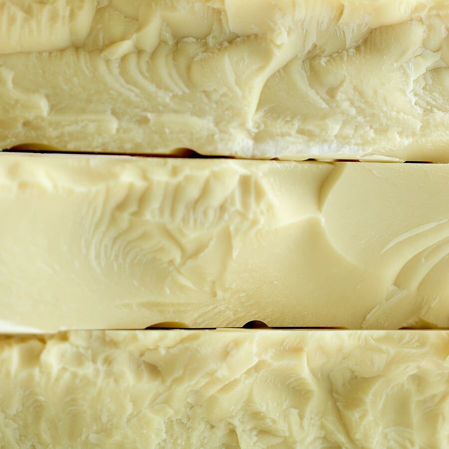 Belcolade cacao trace white chocolate (28%) block with no added sugar - 25kg (5 x 5kg blocks)