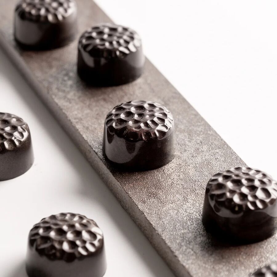 Chocolate World 21-cavity 12.5g Forged chocolate mould by Dutch Pastry Team - 30 x 30mm