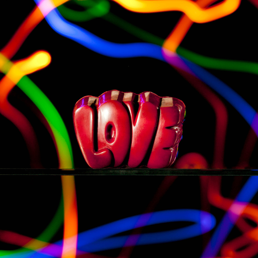 Chocolate World 24-cavity 10.5g love praline chocolate mould 33 x 22.5mm