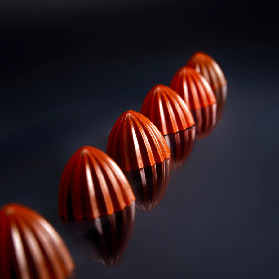 Chocolate World 21-cavity 12g juicer chocolate mould by the Dutch Pastry Team - 30.5 x 30.5mm