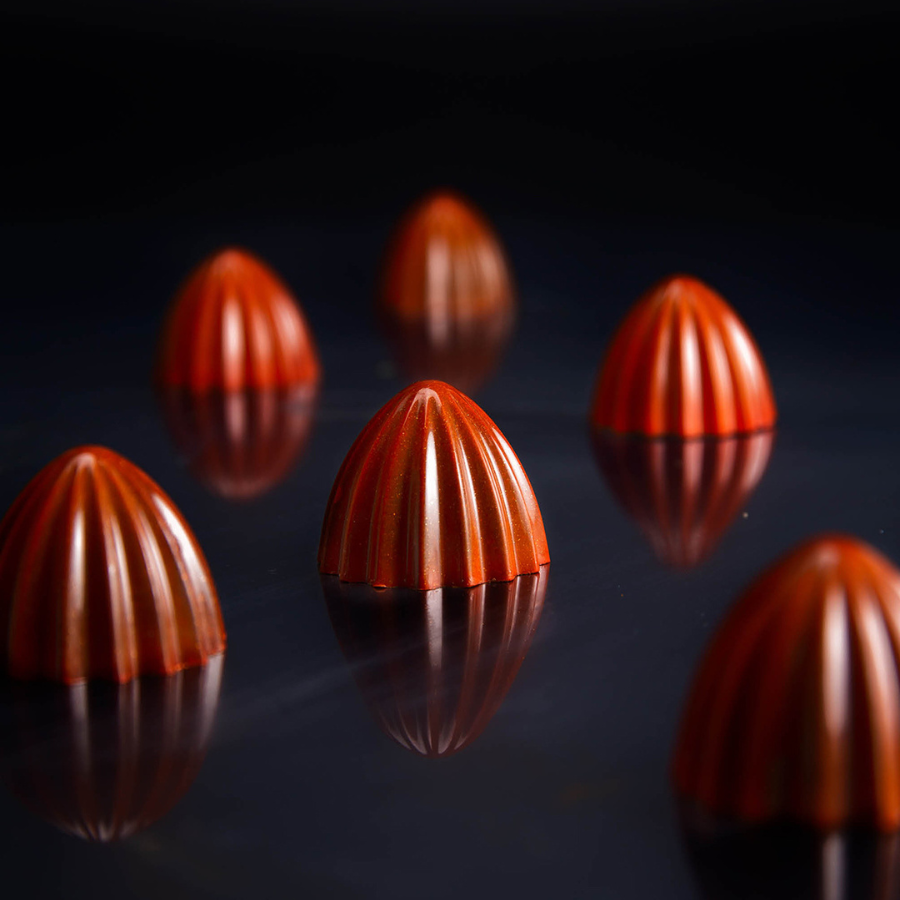 Chocolate World 21-cavity 12g juicer chocolate mould by the Dutch Pastry Team - 30.5 x 30.5mm