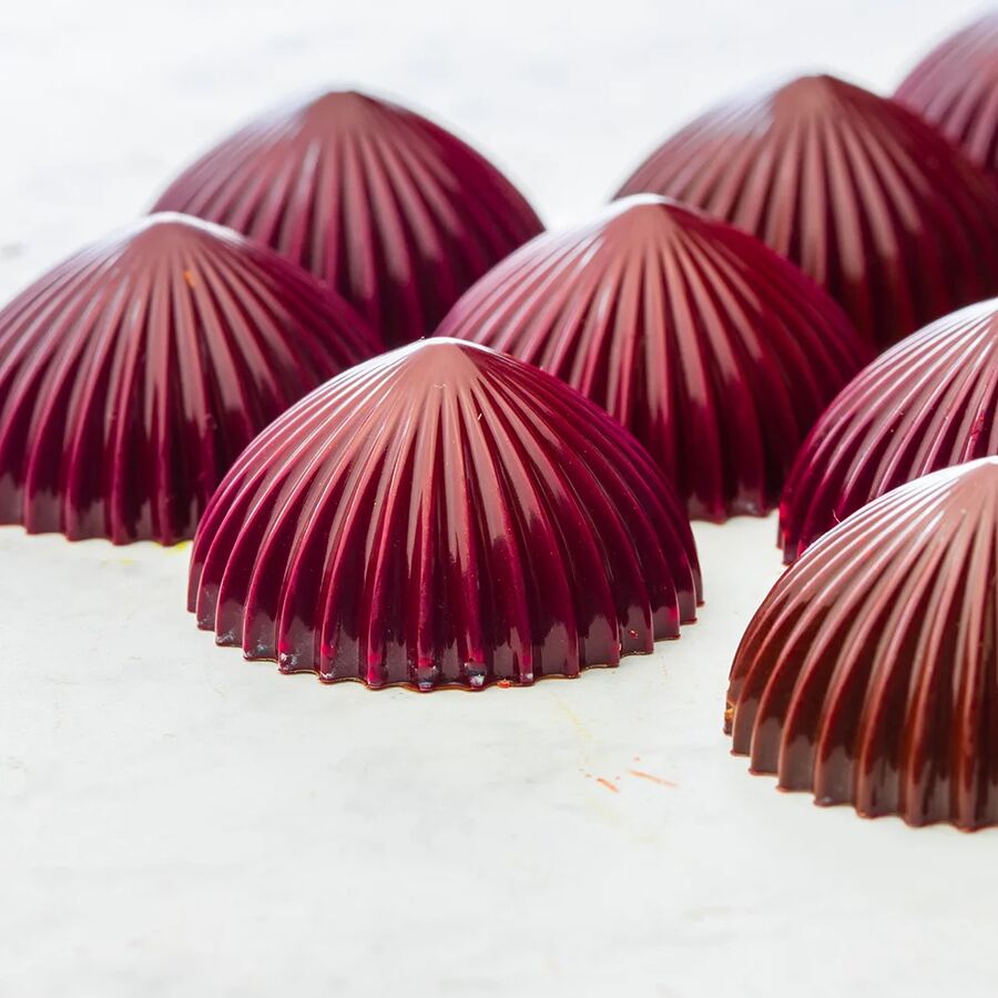 Chocolate World 21-cavity 8g pleated half sphere chocolate mould - 30.5 x 30.5mm