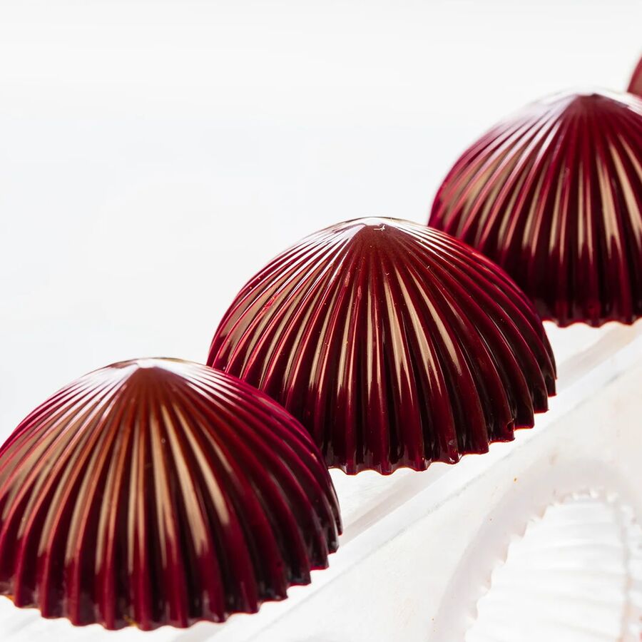 Chocolate World 21-cavity 8g pleated half sphere chocolate mould - 30.5 x 30.5mm