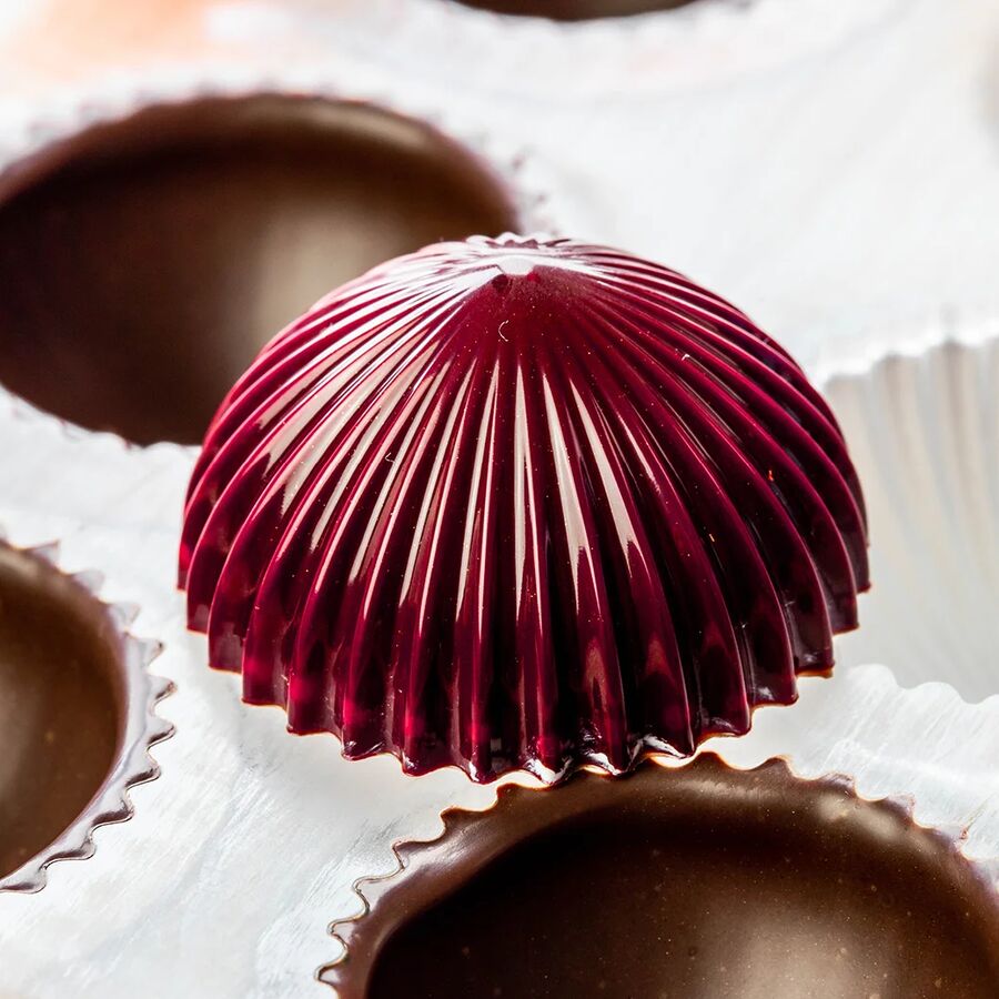 Chocolate World 21-cavity 8g pleated half sphere chocolate mould - 30.5 x 30.5mm