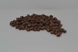 Milk chocolate chunks (8 x 8 x 6mm)