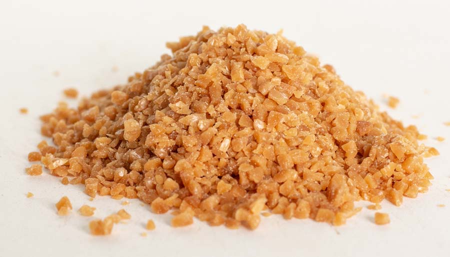 Salted caramel flavour toffee pieces (2 - 5mm)